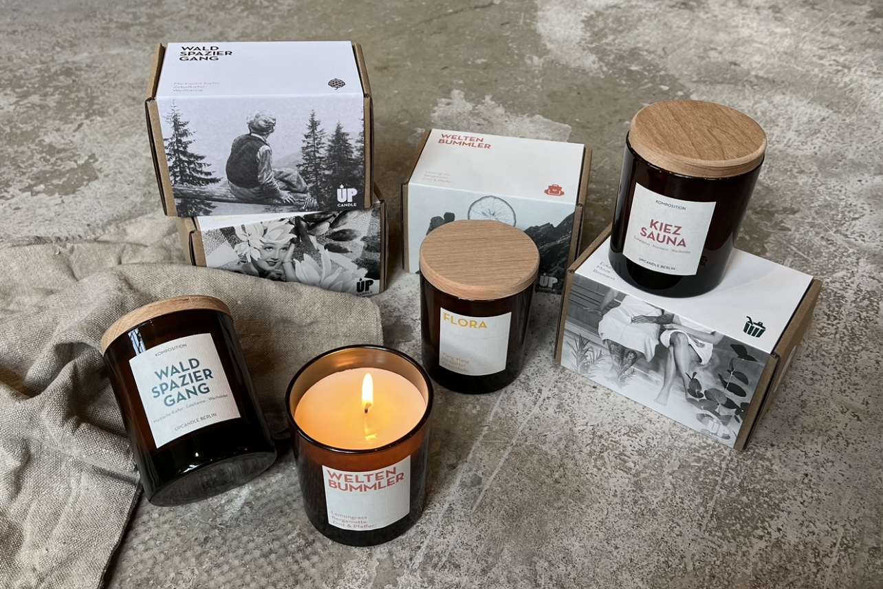 Mix & Match Set: Vier natürliche Duftkerzen und Aromakerzen von UpCandle Berlin, eine brennt mit Holzdocht. Handgemacht aus nachhaltigem Rapswachs.