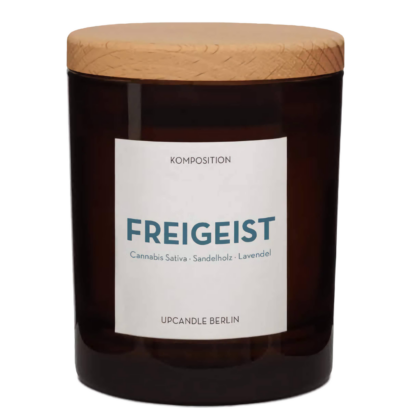 Natürliche Duftkerze Freigeist im braunen Glas mit Holzdeckel: Entspannender Duft aus ätherischem Cannabis Sativa Öl, Sandelholz und Lavendel, handgegossen in Berlin.