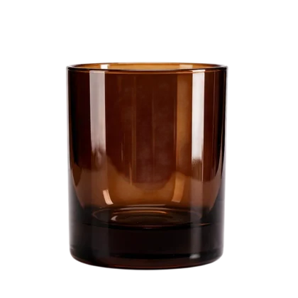 Leeres, bernsteinfarbenes UpCandle® Leerglas für 200g Refill-Aromakerzen, mit geradliniger Silhouette und massivem, durchgefärbtem Glasboden vor reinweißem Hintergrund.